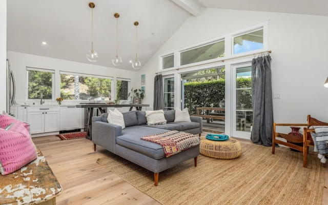 727 Sonrisa St 1 Bedroom Home by RedAwning