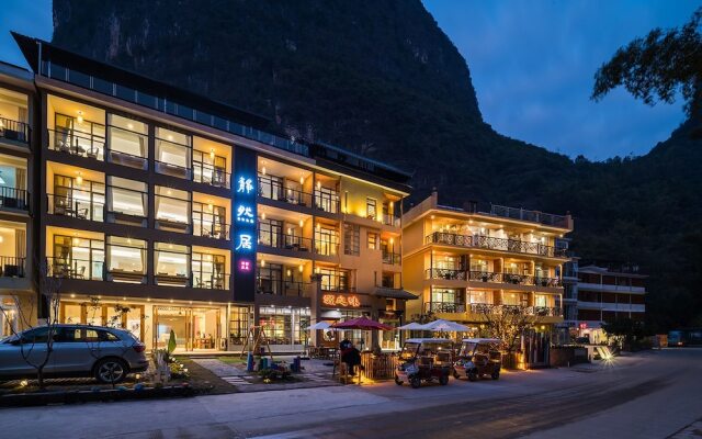 CTN LiRiver Boutique Hotel