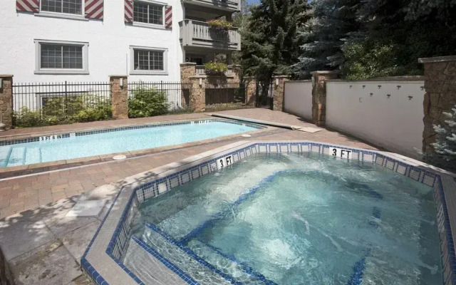 Luxury 3 Bedroom Condo in Vail Village