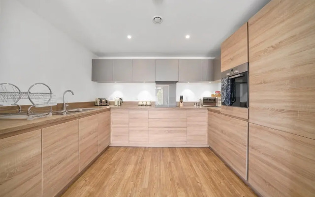 Kennet House Superior Serviced Apartment