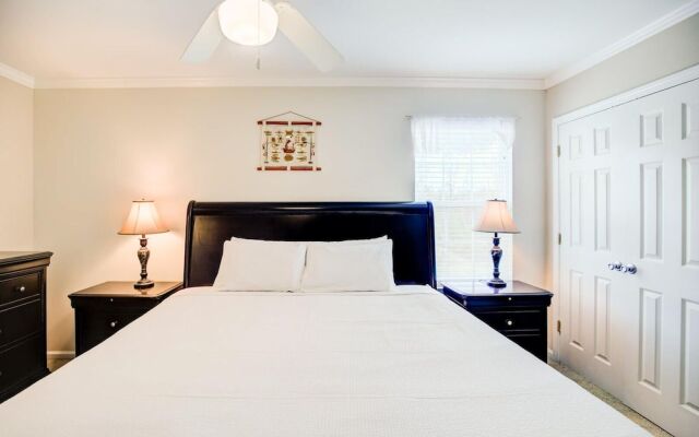 2b/2b w/ Pool & Tennis Court, Sleeps 6