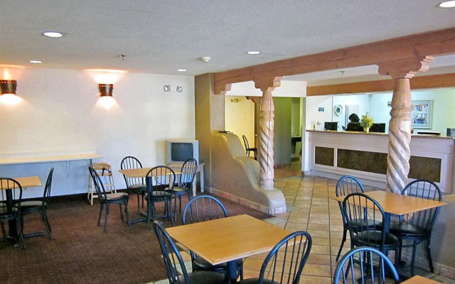 Motel 6 Santa Fe Central