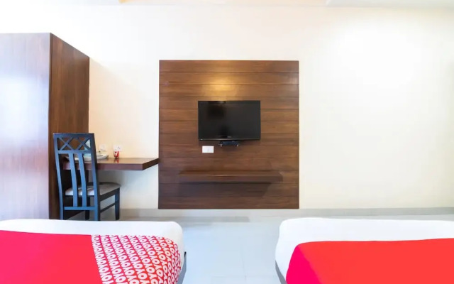 Capital O 490 Hotel Compact Maple Leaf