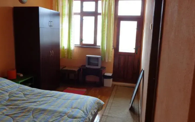 Jus Guest House