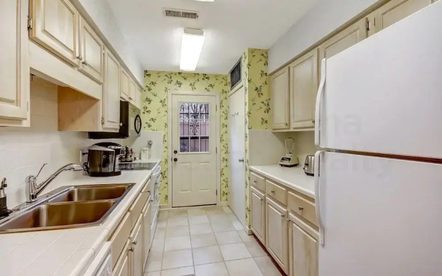 Fairway Oaks Villa Condo includes 2 Bicycles for Rides on Wonderful Bike Trail by RedAwning
