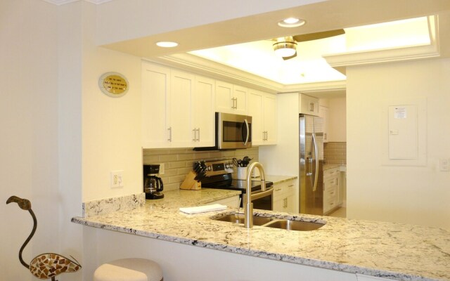 Beachfront Condo With Huge Views/pools/tennis/grills