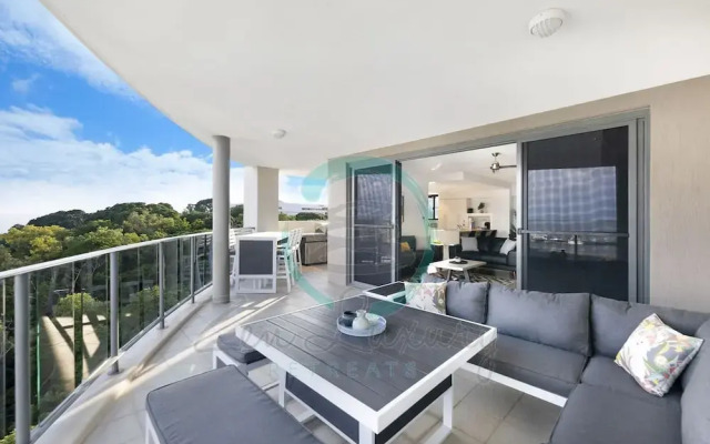 Zen Arkaba 3BR Luxury Waterfront Apt Pool BBQ