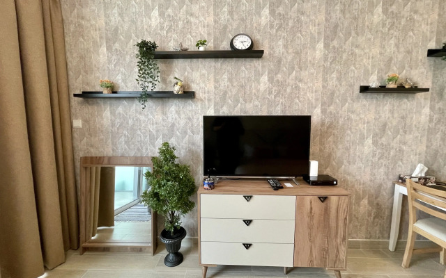 Spacious & Cute Studio with Balcony