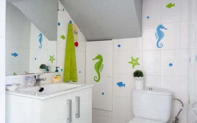 HomeLike Stunning Sea Front House with Wifi