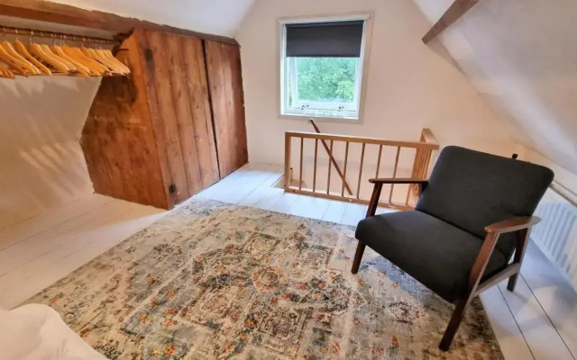 ONO28 Romantic holiday home with large garden