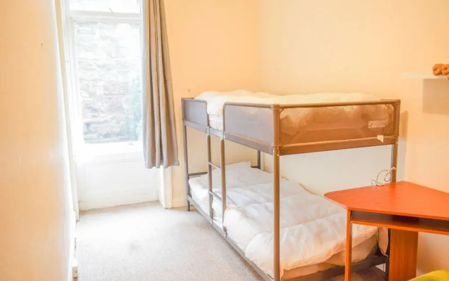 2 Bedroom Apartment Close to Edinburgh City Centre