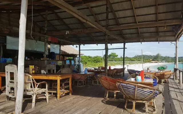 Sok San Long Beach Bungalow