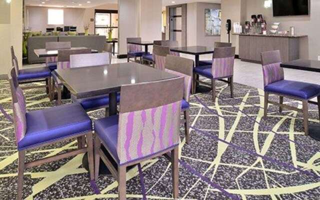 Comfort Inn & Suites Frisco - Plano