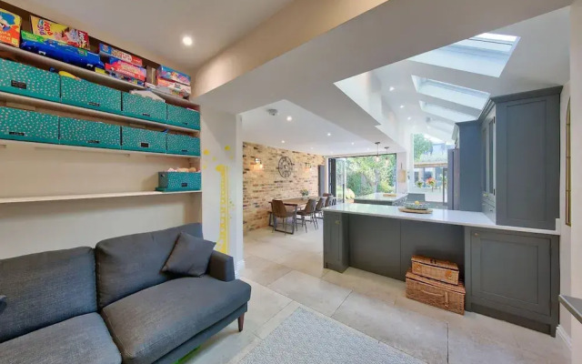 Family 4-bed House & Secluded Garden - Wimbledon