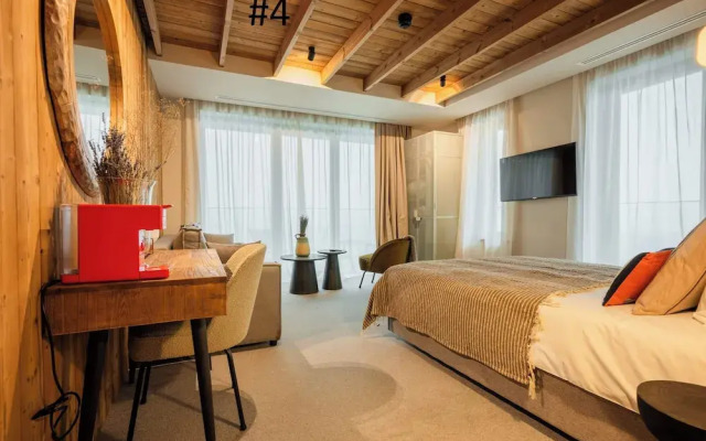 The Pines Bucegi Lodge