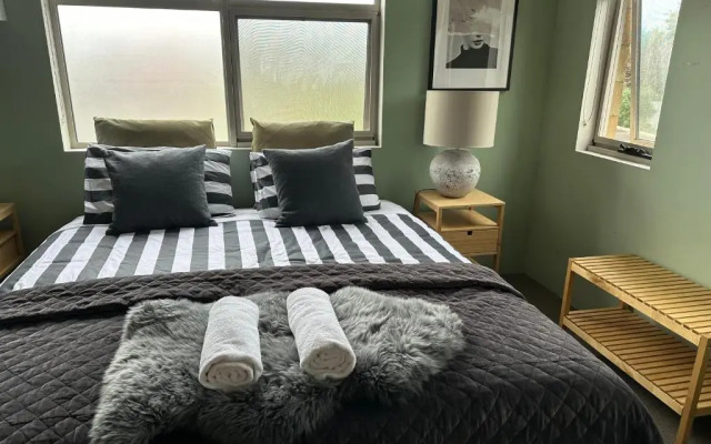 Sow and Piglets Guesthouse - Hostel