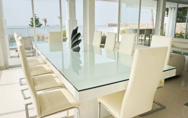 Luxury 5 star beach villa 8 beds