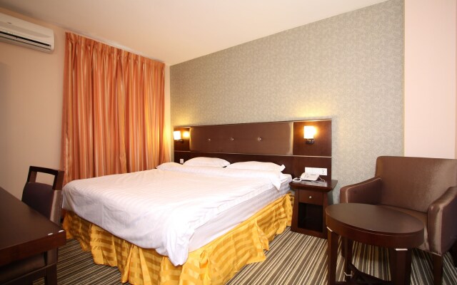 1 City Hotel