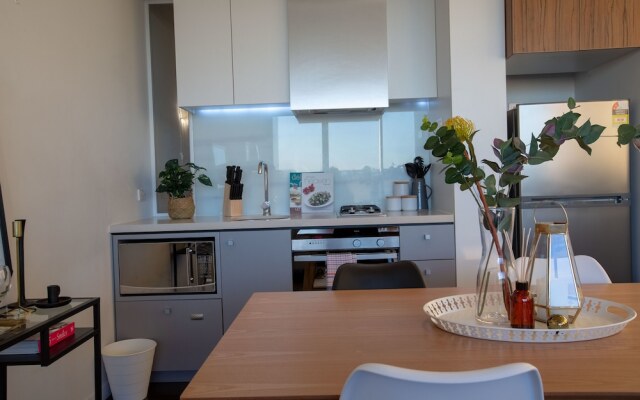 107light Filled Cozy Apt in the Heart of St Kilda