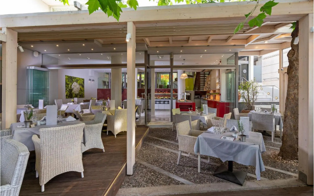 Kyma Suites Beach Hotel