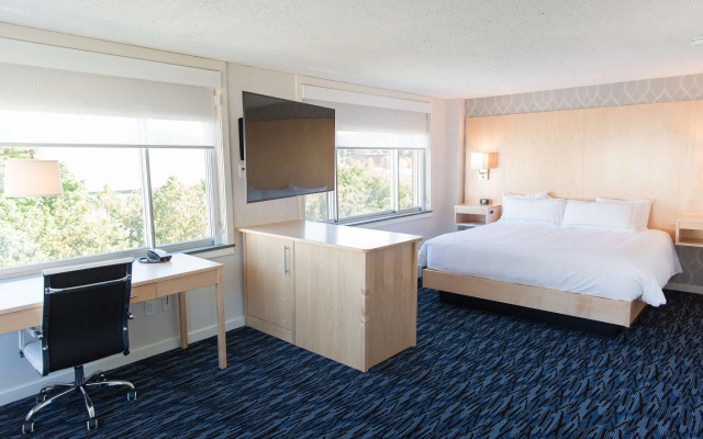 Capitol Plaza Hotel Montpelier Tapestry Collection by Hilton