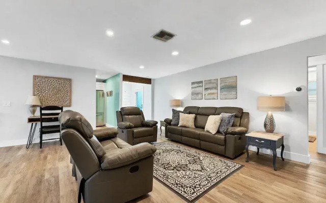 819 Napoli Lane