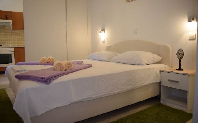 Jele Rooms