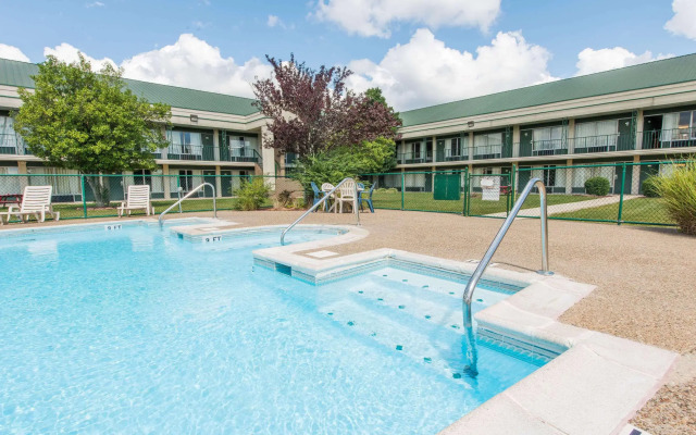 Days Inn Elizabethtown