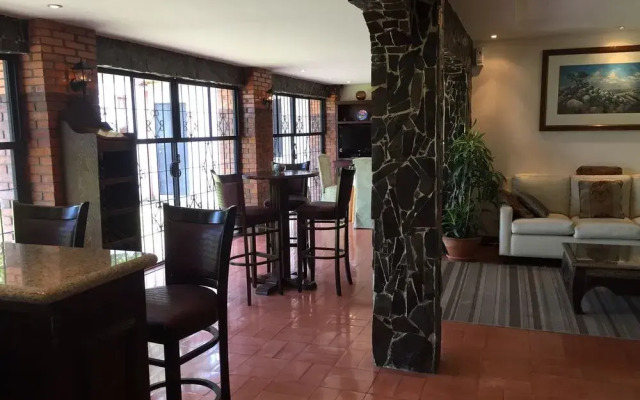Nest Hotel B & B