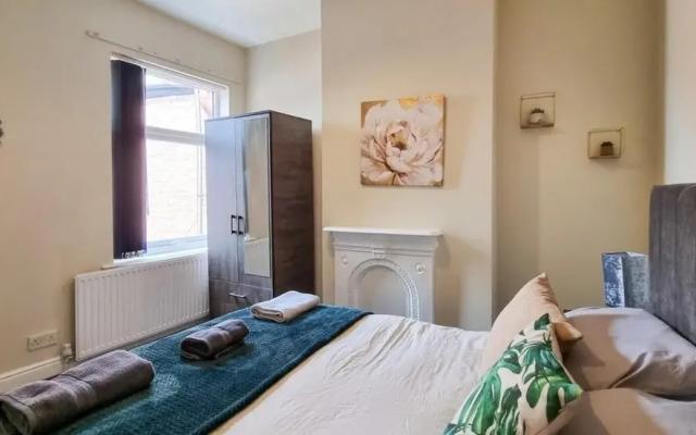 Rustic Ebony Suite With Free Parking