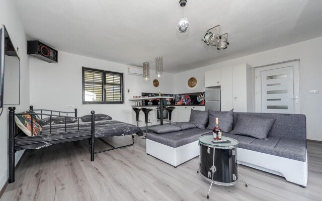 Beautiful Home in Privlaka With Wifi and 4 Bedrooms