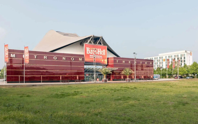 Super 8 by Wyndham Oberhausen am Centro