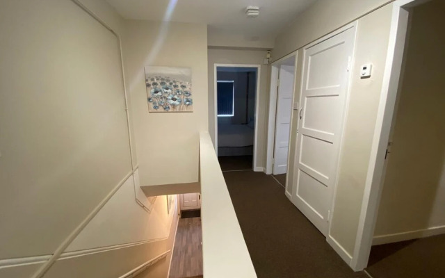 Lovely 2-bed Apartment in Solihull