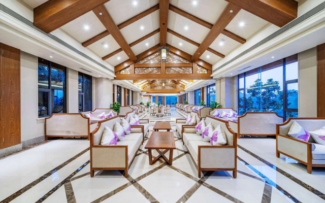 Howard Johnson By Wyndham Lake Serenity Hotel Neijiang