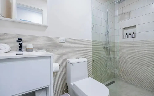 w Comfy 1BR w Perfect Balcony in Casco View