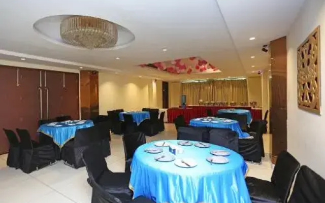 OYO 13602 Hotel The Town House