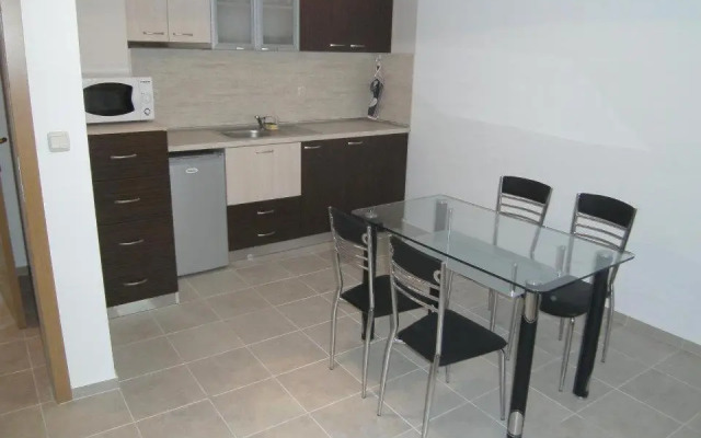 Nicol Apartment in Hermes Complex