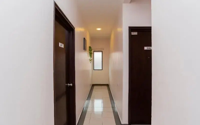 OYO 44027 Golden Horse Hotel