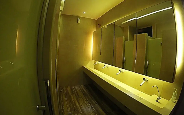 HereHotel Dormitory