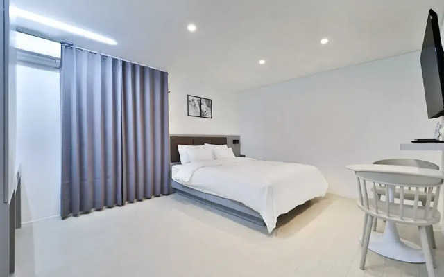 Green B' Hotel