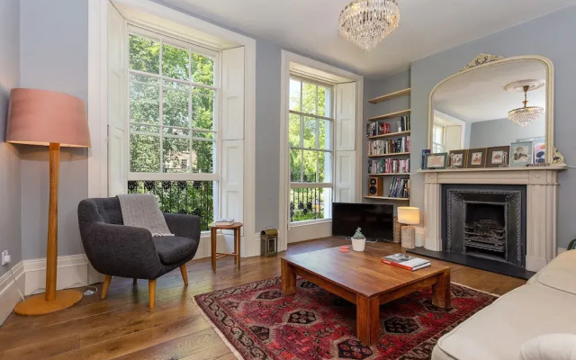 Two Bedroom House in Islington