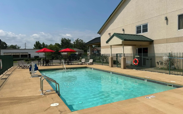 Star City Inn & Suites
