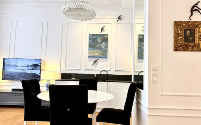 MONDRIAN Luxury Suites UNESCO Old Town