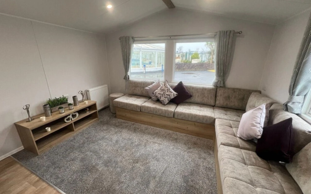 8 Guests - Swimming Pool - 1min to the Beach