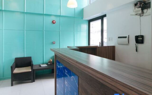 Filmore Suites Makati by RedDoorz