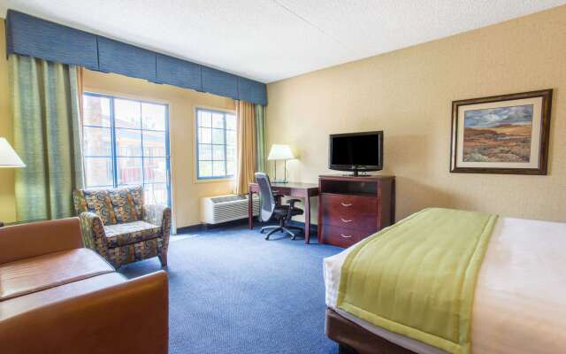 Days Inn & Suites by Wyndham Mesa Near Phoenix