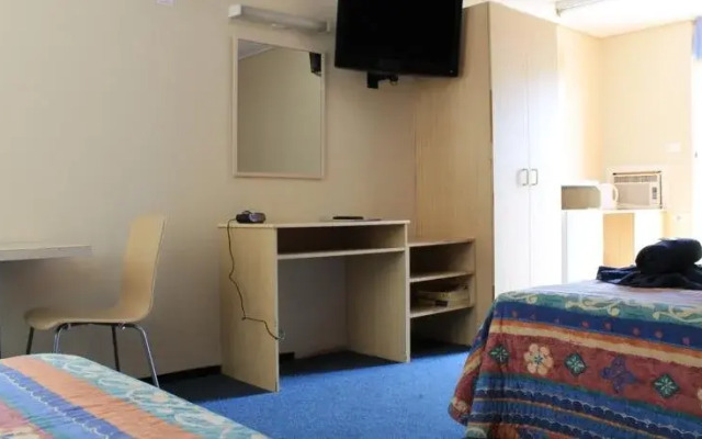Hawaiian Sands Motor Inn