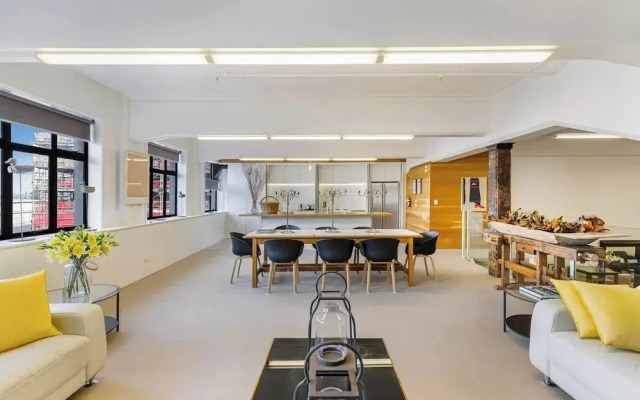 Spacious Room In The Heart Of K Road!