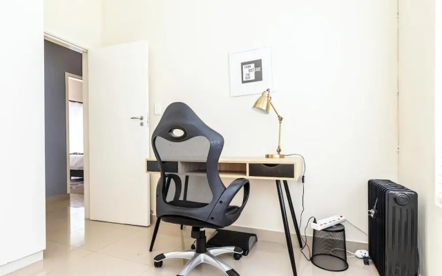 Modern Executive Unit