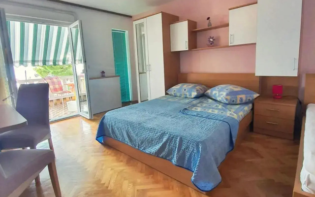 Apartments by the sea Brela, Makarska - 18356